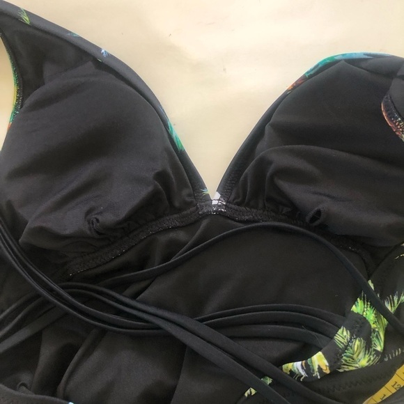 CUPSHE Women’s Tropical Deep V-Neckline Strappy Back Rushing One Piece Swimsuit - Picture 10 of 10